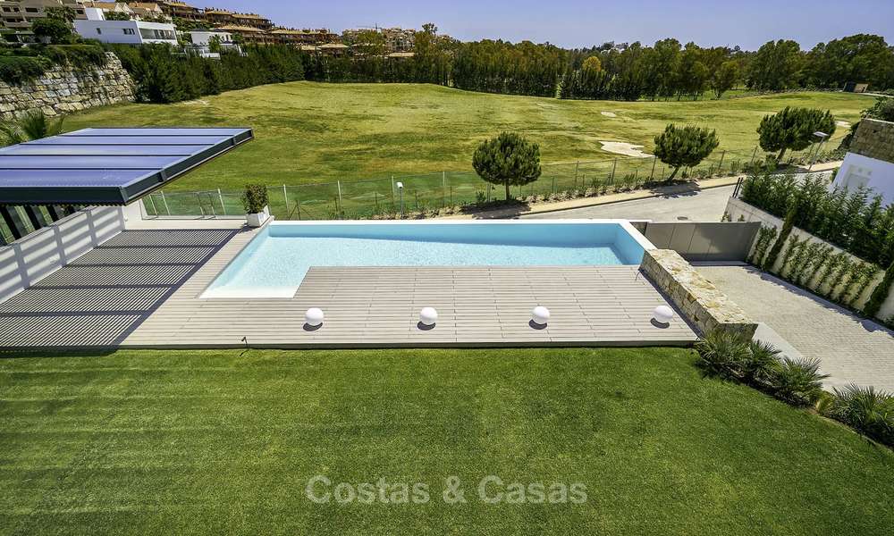 Ready to move in. Modern villa for sale, frontline golf in Benahavis - Marbella 15080