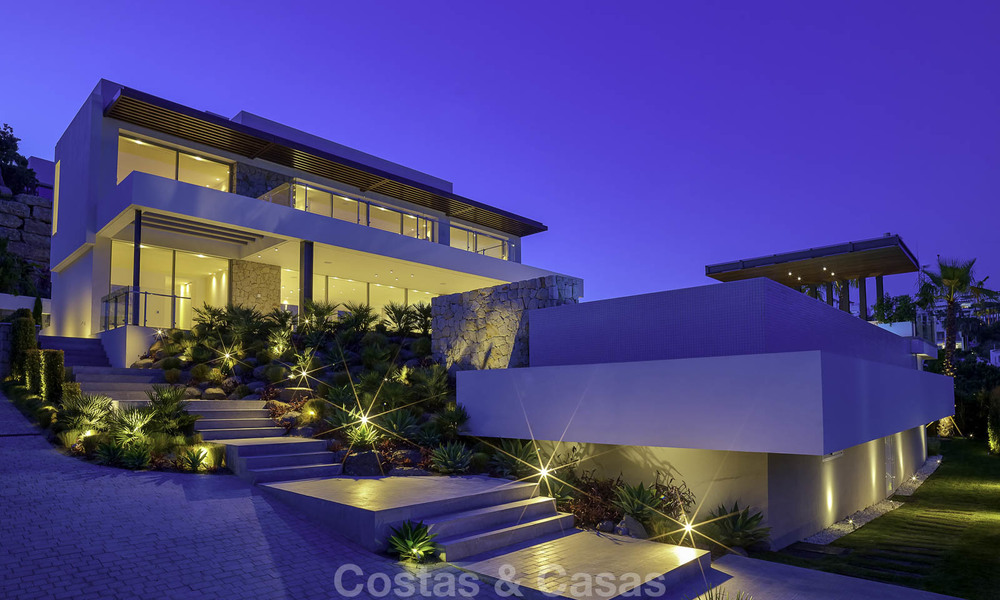 Ready to move in. Modern villa for sale, frontline golf in Benahavis - Marbella 15093