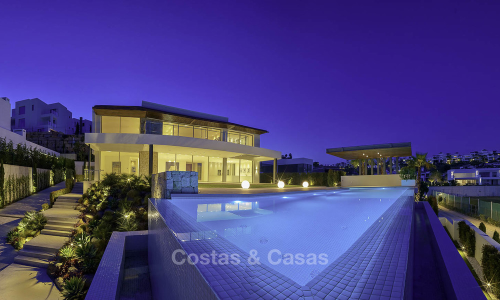 Ready to move in. Modern villa for sale, frontline golf in Benahavis - Marbella 15063