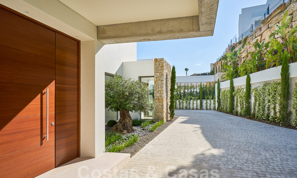 Ready to move in. Modern villa for sale, frontline golf in Benahavis - Marbella 58502