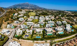 New contemporary villas with golf and sea views for sale in Nueva Andalucía, Marbella. Ready to move in. LAST VILLA! 28992 