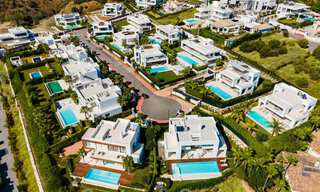 New contemporary villas with golf and sea views for sale in Nueva Andalucía, Marbella. Ready to move in. LAST VILLA! 28994 