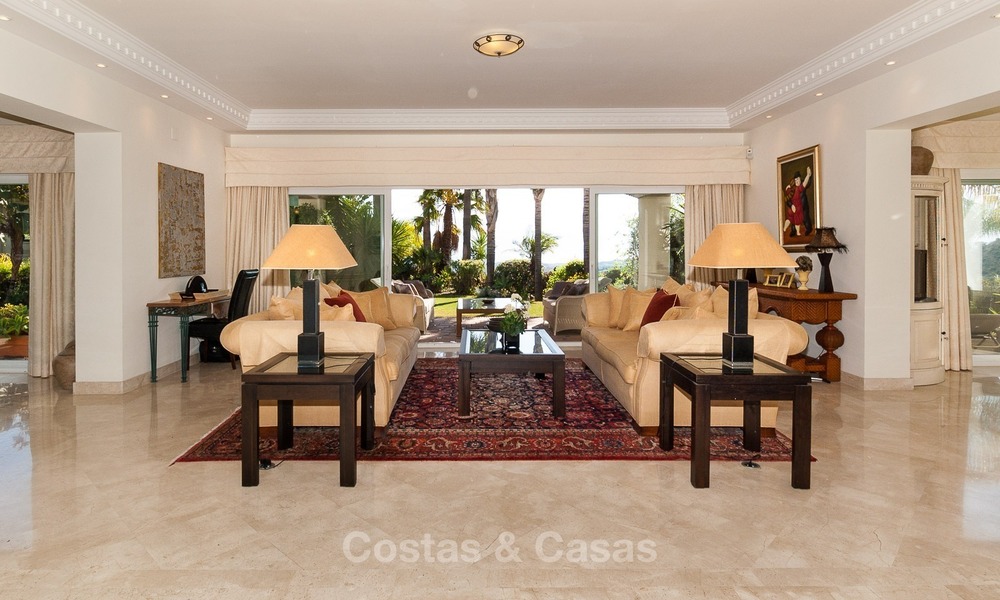 Elegant, south facing frontline golf villa for sale, located in Benahavis - Marbella with sea views 607