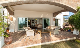 Elegant, south facing frontline golf villa for sale, located in Benahavis - Marbella with sea views 619 