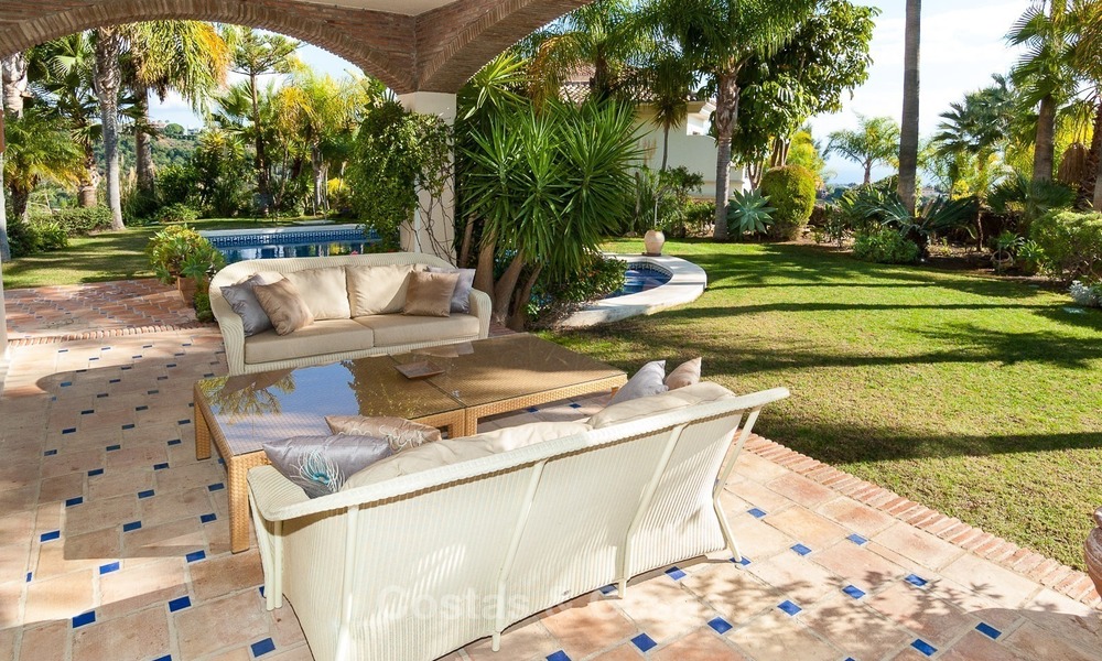 Elegant, south facing frontline golf villa for sale, located in Benahavis - Marbella with sea views 621