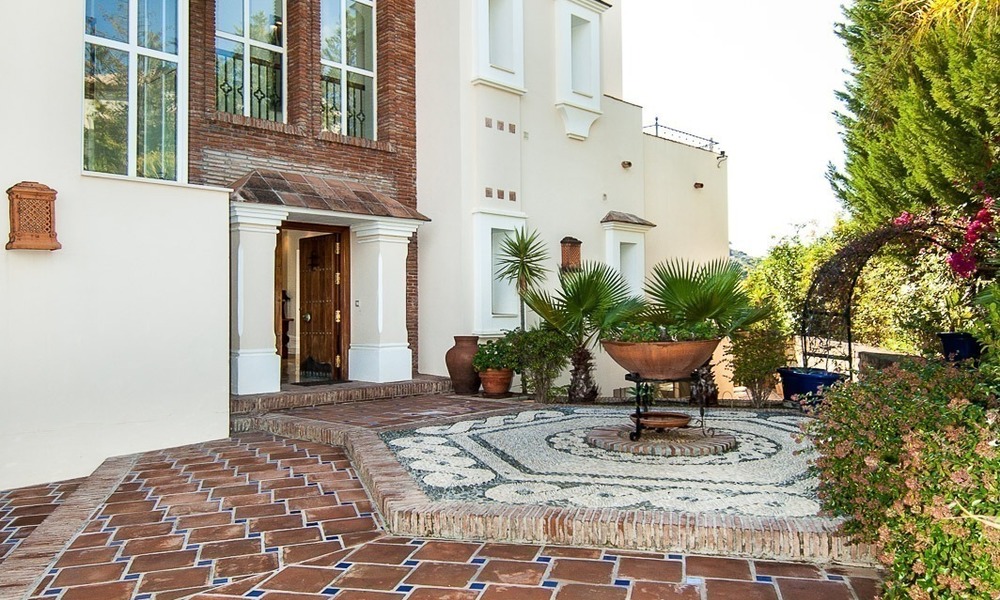 Elegant, south facing frontline golf villa for sale, located in Benahavis - Marbella with sea views 640
