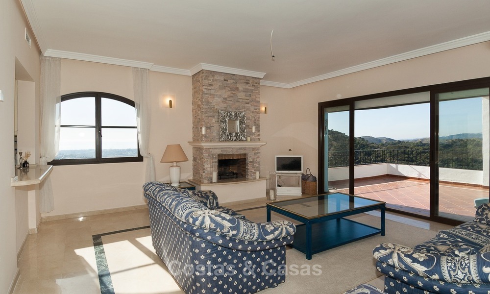 South facing detached House for sale with panoramic sea and golf views on Golf resort in Marbella - Benahavis 969