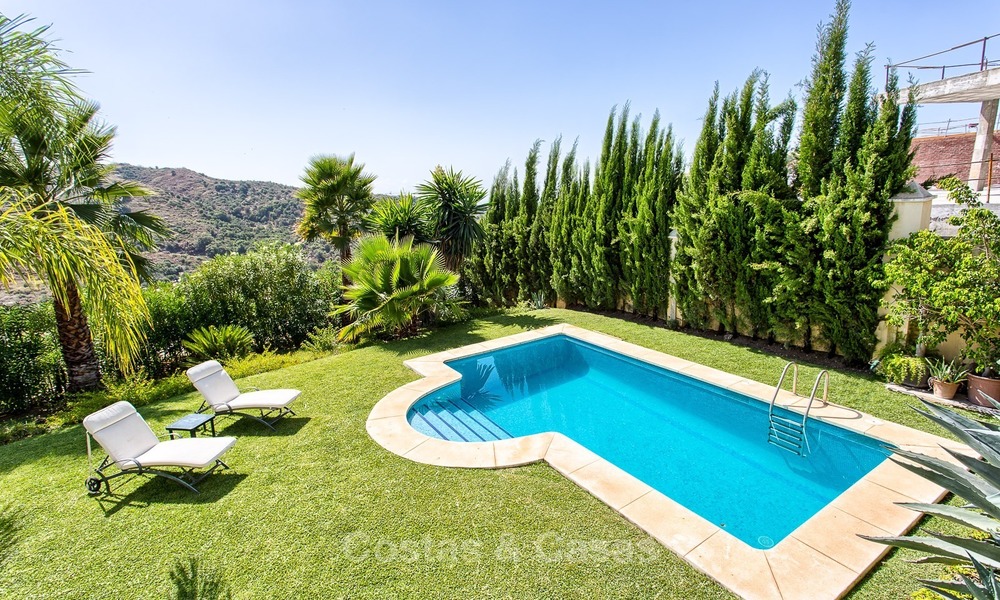 Sea- and Mountain View Villa for sale in Gated Community in La Quinta, Benahavis - Marbella 2025
