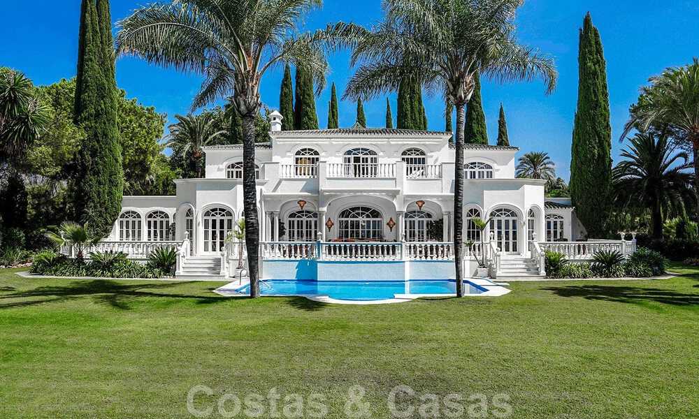 Exclusive villa for sale on a large plot with sea view in Marbella - Estepona 33974