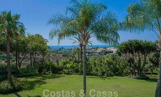 Exclusive villa for sale on a large plot with sea view in Marbella - Estepona 33993 