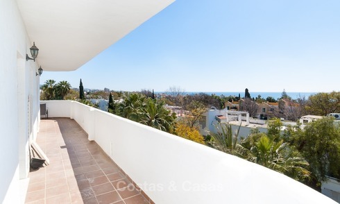 Apartment for sale with sea view on the Golden Mile at walking distance from the beach and Marbella center 2638