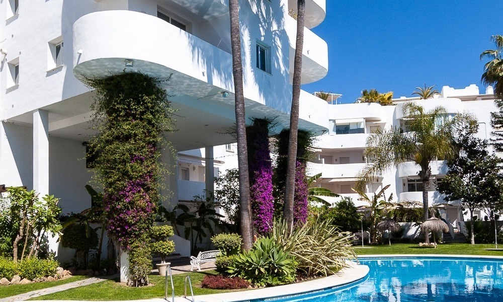 Apartment for sale with sea view on the Golden Mile at walking distance from the beach and Marbella center 2645