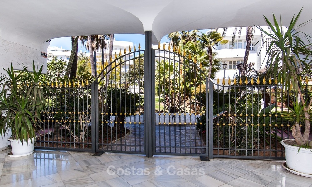 Apartment for sale with sea view on the Golden Mile at walking distance from the beach and Marbella center 2654