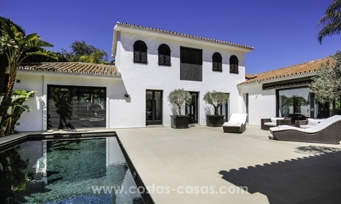 Renovated villa for sale in a Contemporary style, near the beach in Los Monteros, Marbella 2657