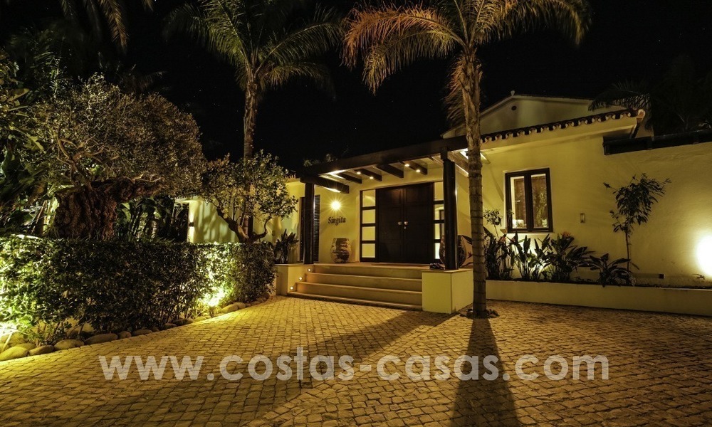 Renovated villa for sale in a Contemporary style, near the beach in Los Monteros, Marbella 2658