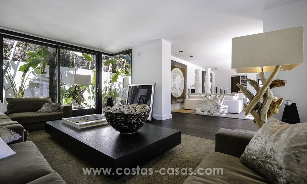 Renovated villa for sale in a Contemporary style, near the beach in Los Monteros, Marbella 2661