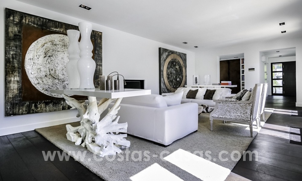 Renovated villa for sale in a Contemporary style, near the beach in Los Monteros, Marbella 2665