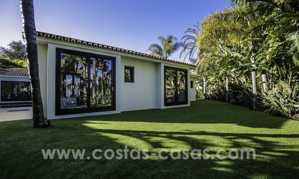 Renovated villa for sale in a Contemporary style, near the beach in Los Monteros, Marbella 2670