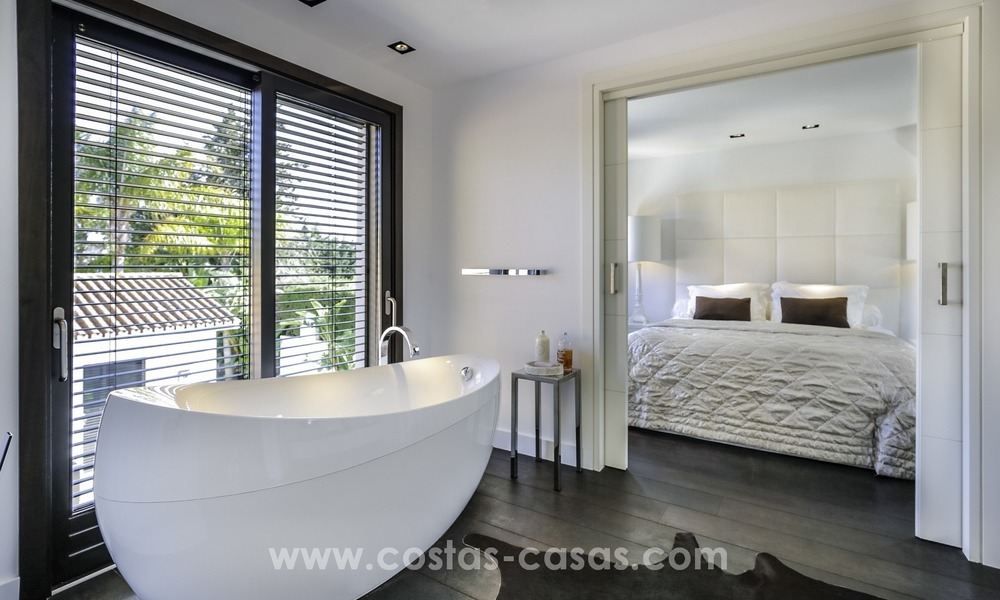 Renovated villa for sale in a Contemporary style, near the beach in Los Monteros, Marbella 2674