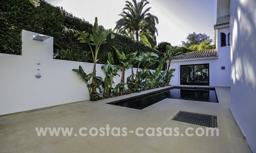 Renovated villa for sale in a Contemporary style, near the beach in Los Monteros, Marbella 2681