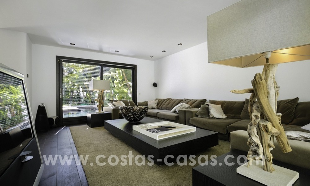 Renovated villa for sale in a Contemporary style, near the beach in Los Monteros, Marbella 2683