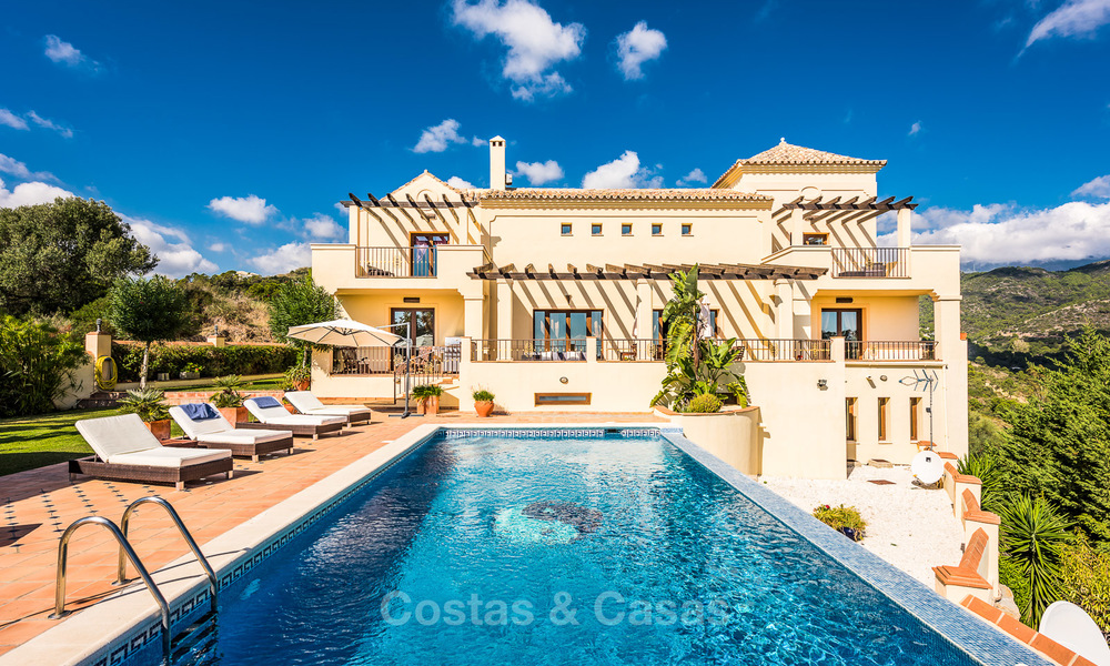 Classical Style Villa for sale with Sea- and Mountain views, located in Exclusive Golf and Country Club in Benahavis, Marbella 3156