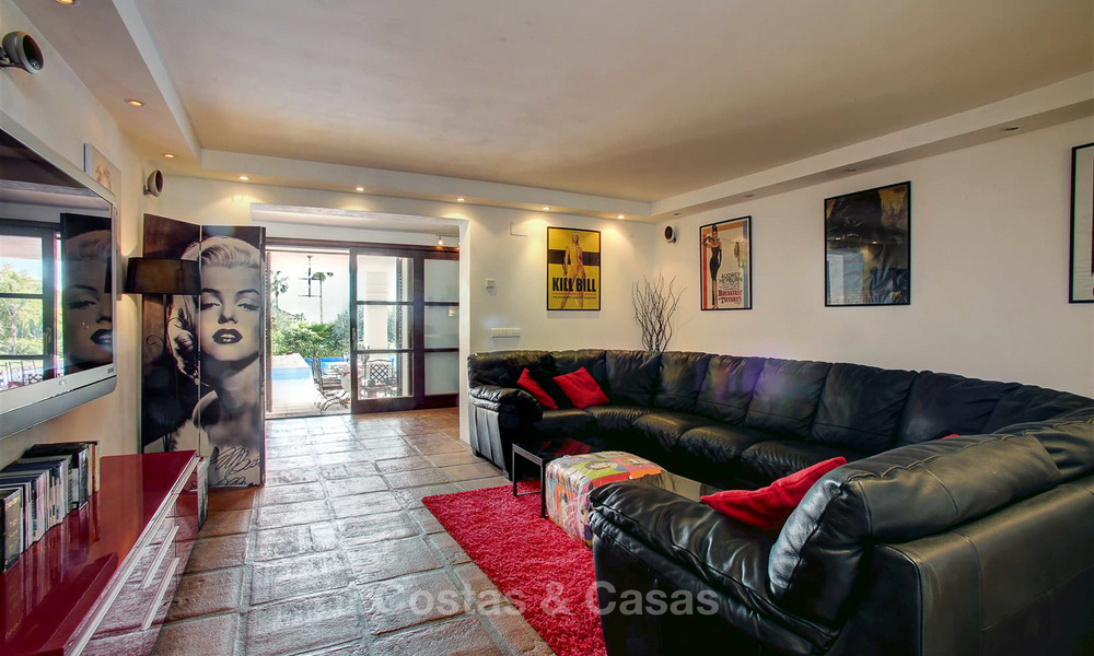 Spacious villa for sale on the Golden Mile in Marbella 3354