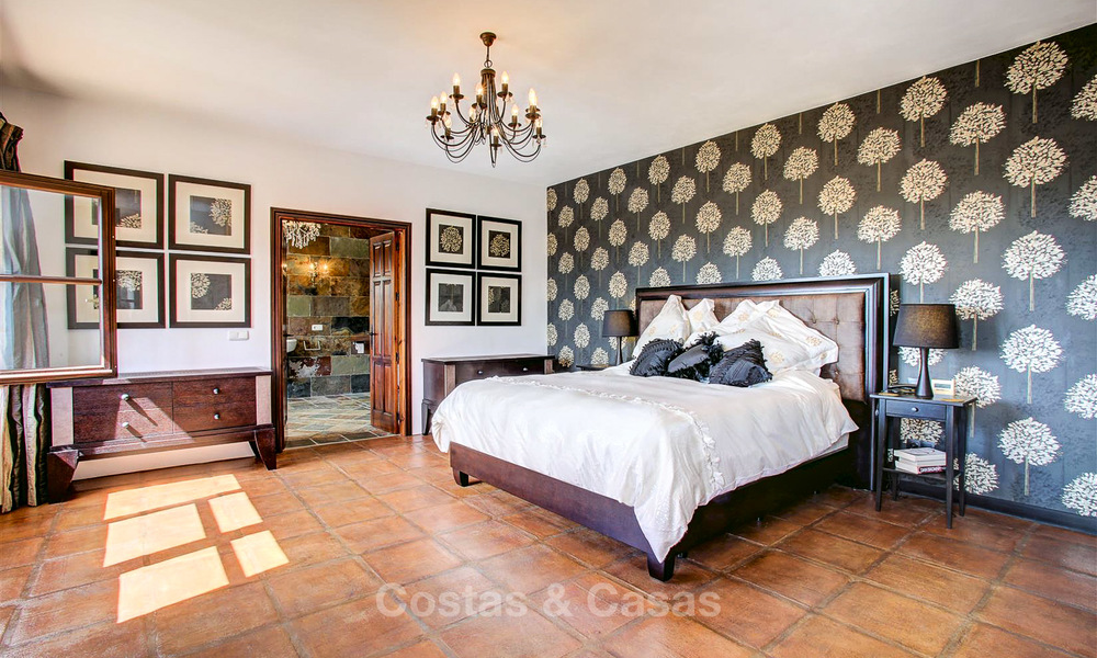 Spacious villa for sale on the Golden Mile in Marbella 3380