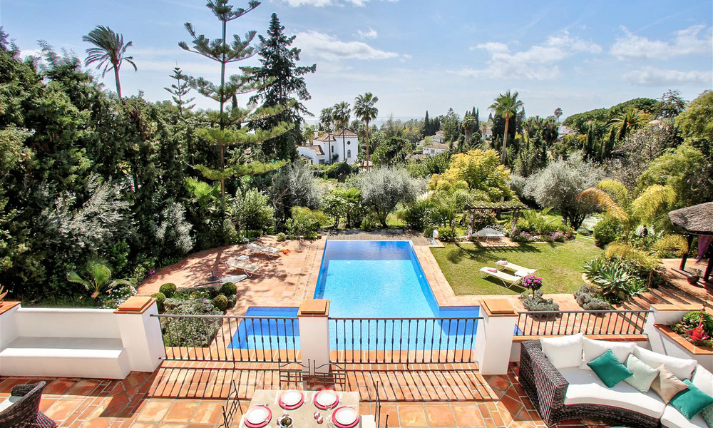 Spacious villa for sale on the Golden Mile in Marbella 3386