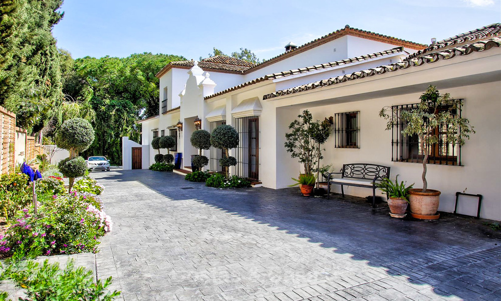 Spacious villa for sale on the Golden Mile in Marbella 3390