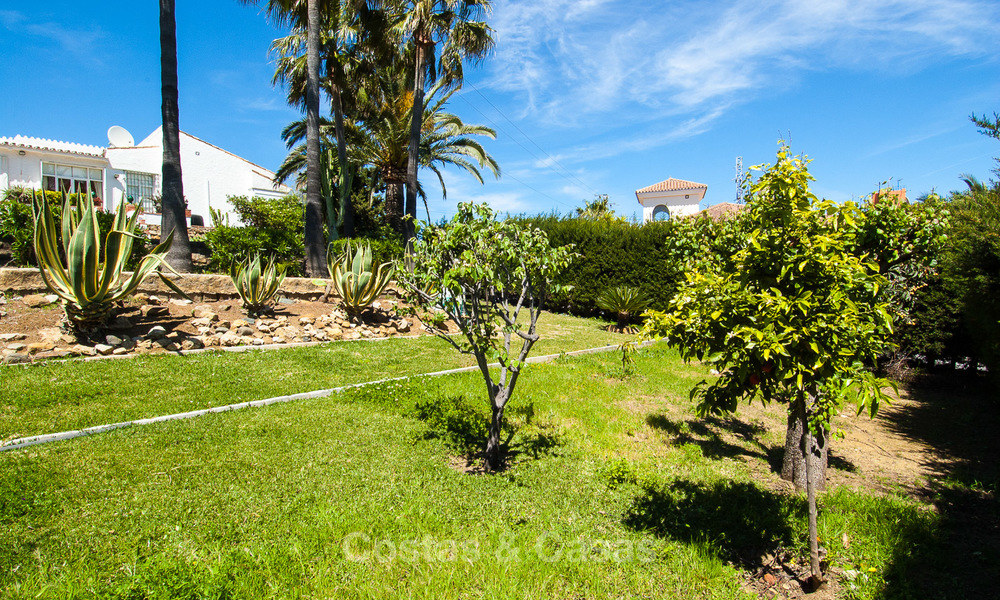 Villa to Be Renovated For Sale in Estepona, Costa del Sol, With Stunning Sea Views and Near The Beach 3192