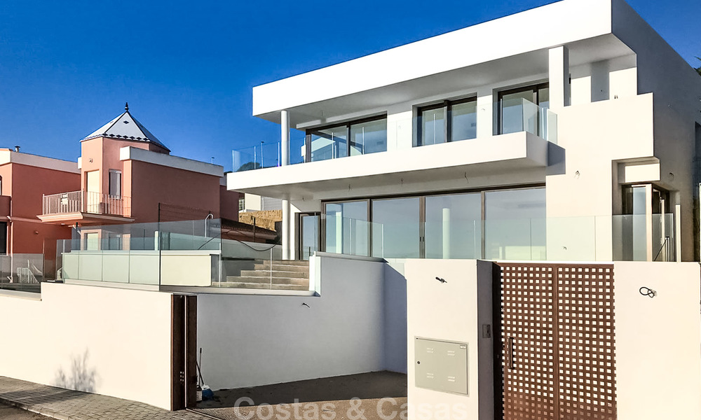 Modern Villa for sale with stunning open Sea Views, 5 minutes' walk to the beach in Estepona 7909