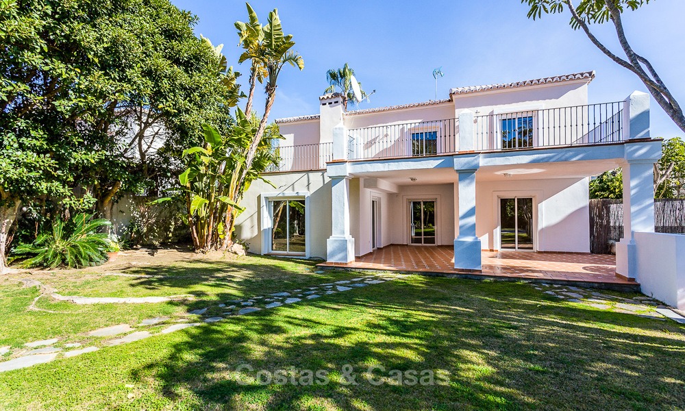 Villa for sale within walking distance of the golf course and commercial centre in Guadalmina, Marbella 3243