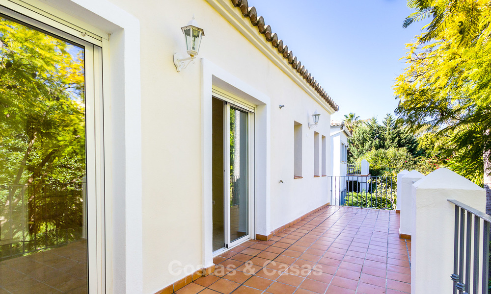 Villa for sale within walking distance of the golf course and commercial centre in Guadalmina, Marbella 3252