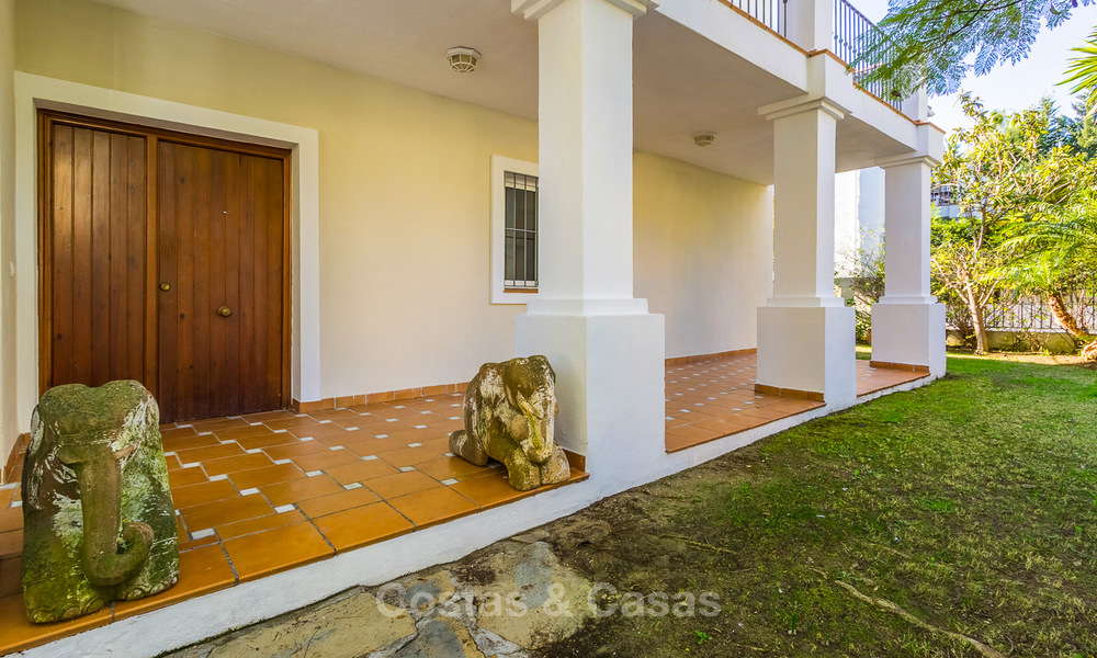 Villa for sale within walking distance of the golf course and commercial centre in Guadalmina, Marbella 3261