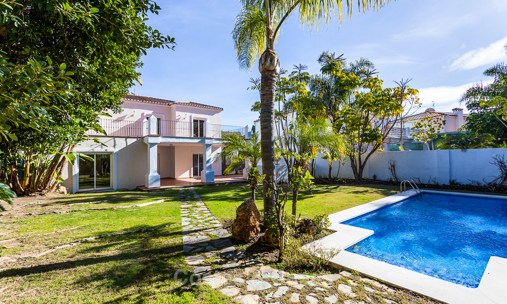 Villa for sale within walking distance of the golf course and commercial centre in Guadalmina, Marbella 3272