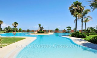 Delightful garden flat for sale in a luxurious, sought after beach front complex, Marbella - Puerto Banus 3423 