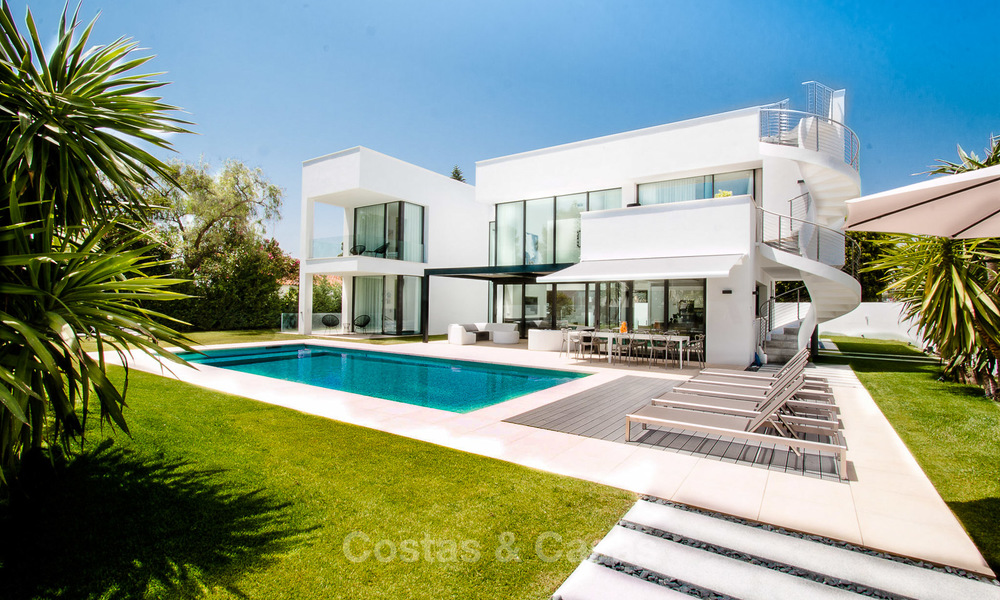 Contemporary, Beachside Villa for Sale in Puerto Banus, Marbella. Price reduced! 3453