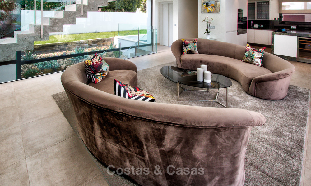 Contemporary, Beachside Villa for Sale in Puerto Banus, Marbella. Price reduced! 3439