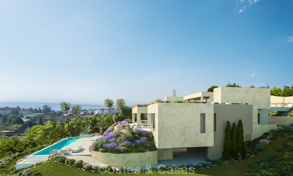 Project with spacious plot and spectacular new build villa for sale, in an exclusive golf resort, frontline golf in Benahavis - Marbella 3486
