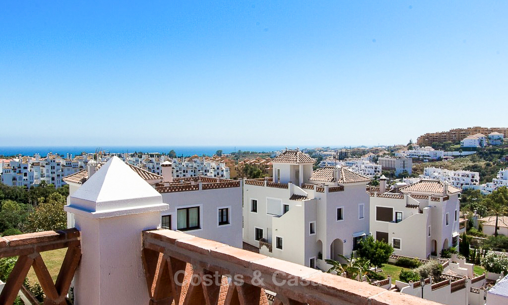 Ready to move in new villa for sale, first line golf in a gated golf resort, New Golden Mile, Marbella - Estepona 3492