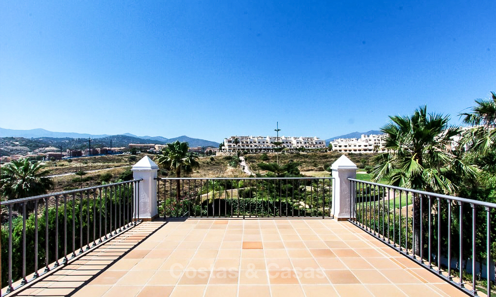 Ready to move in new villa for sale, first line golf in a gated golf resort, New Golden Mile, Marbella - Estepona 3524