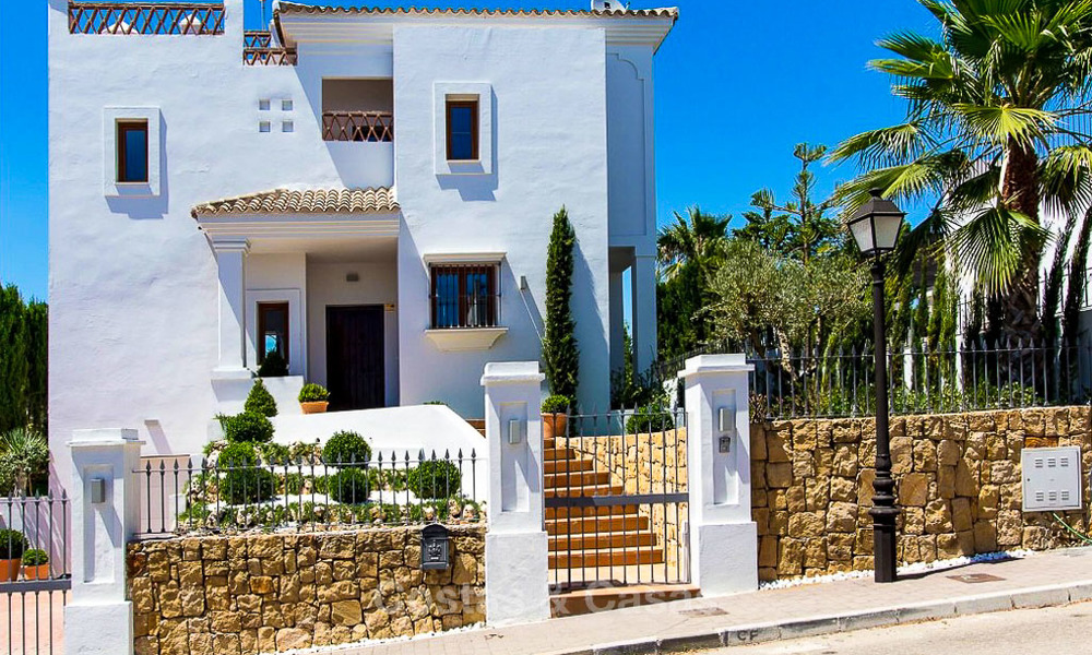 Ready to move in new villa for sale, first line golf in a gated golf resort, New Golden Mile, Marbella - Estepona 3542