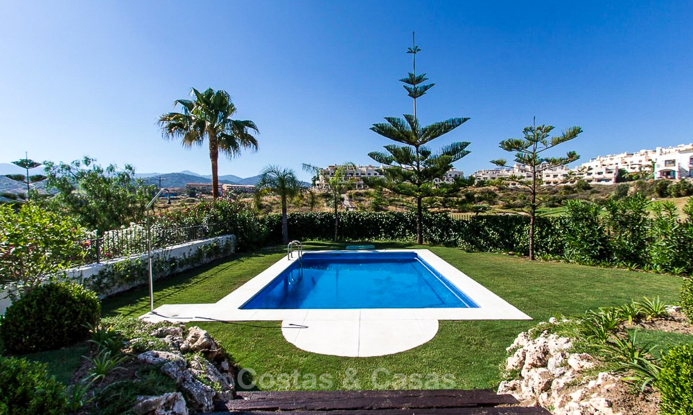 Ready to move in new villa for sale, first line golf in a gated golf resort, New Golden Mile, Marbella - Estepona 3532