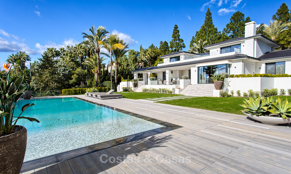 Attractive and spacious renovated luxury villa with majestic sea views for sale, Marbella East 3601