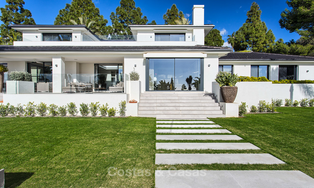Attractive and spacious renovated luxury villa with majestic sea views for sale, Marbella East 3603