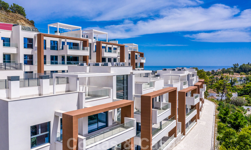 New, modern apartments for sale in a sought after area of Benahavis - Marbella. Key ready. 32394