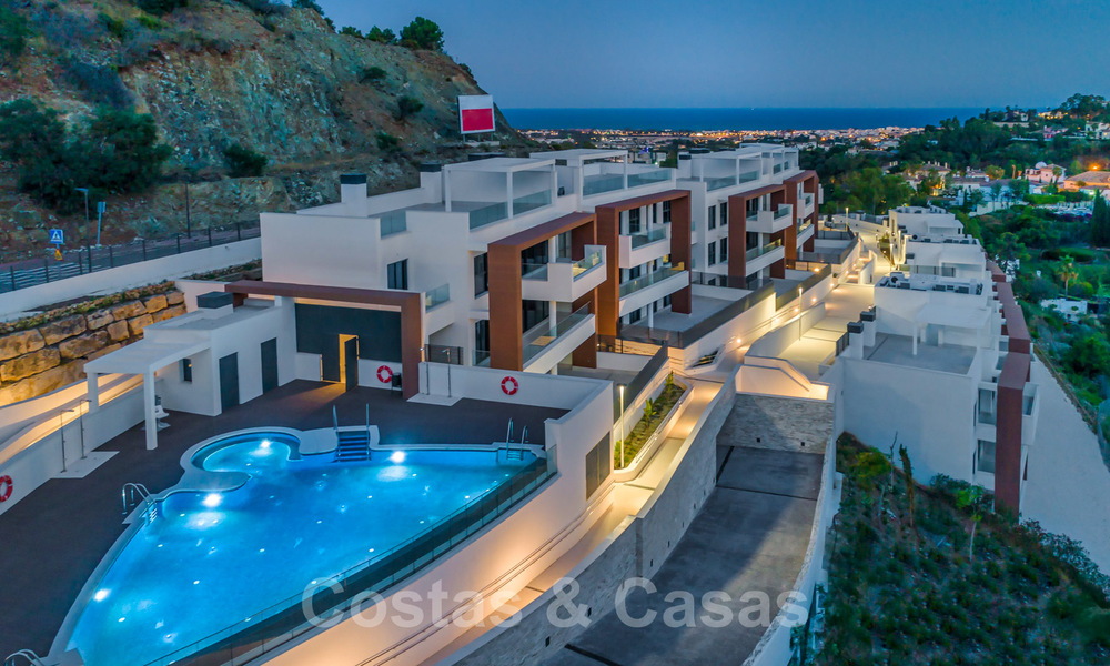 New, modern apartments for sale in a sought after area of Benahavis - Marbella. Key ready. 32403