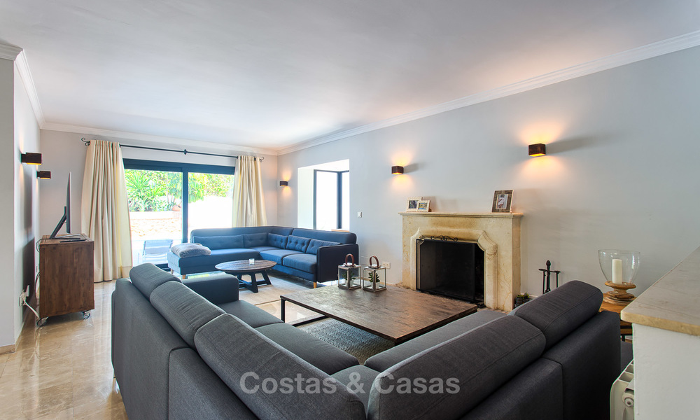 Recently renovated beach side luxury villa for sale in Los Monteros, East Marbella 4033