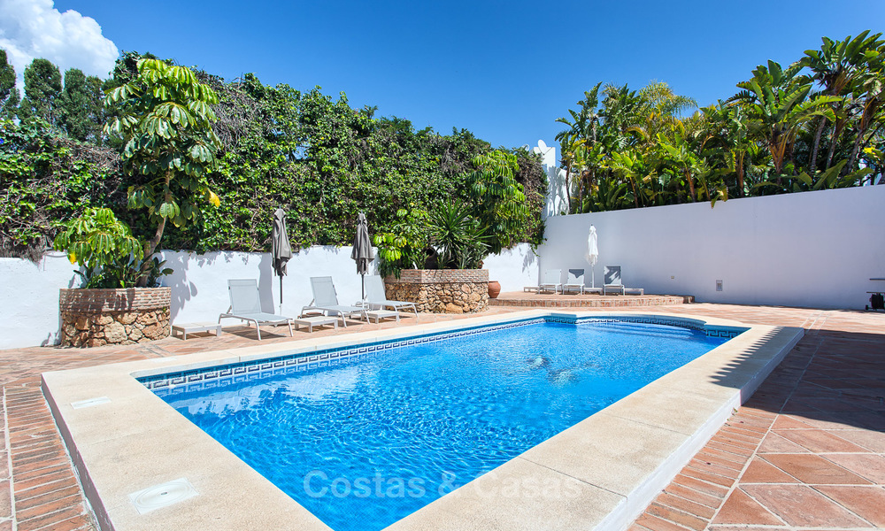 Recently renovated beach side luxury villa for sale in Los Monteros, East Marbella 4035
